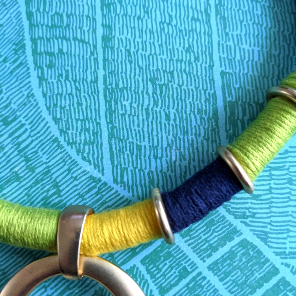 Thread/Rope Multicolour Necklace withe Gold Circle Pendant - Picture 2 of 3